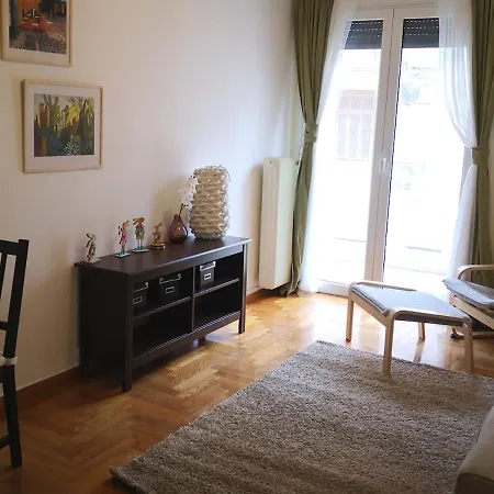 Yellow Submarine Apartment *